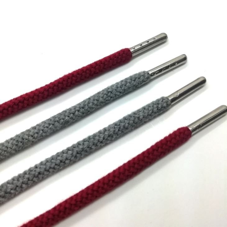 Drawstring cum metallum fines braccas